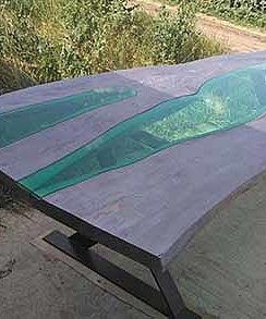 стол из слэба морёного дуба с эпоксидной рекой