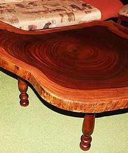 стол из слэба красного африканского дерева