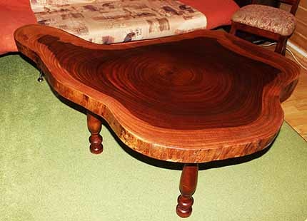 стол из слэба красного африканского дерева