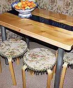 кухонный стол из слэба кедра