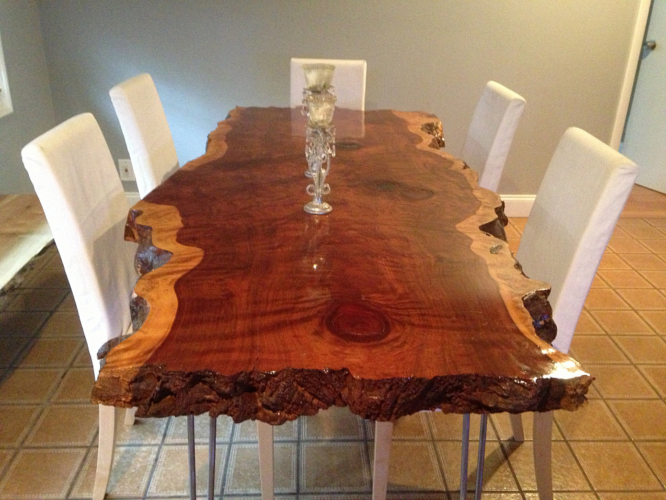 стол из натурального дерева  с естественными краями