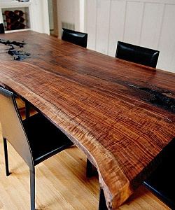 стол из слэба натурального дерева в стиле лофт с эпоксидной смолой