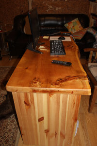 Письменный стол из слэба горноалтайского кедра